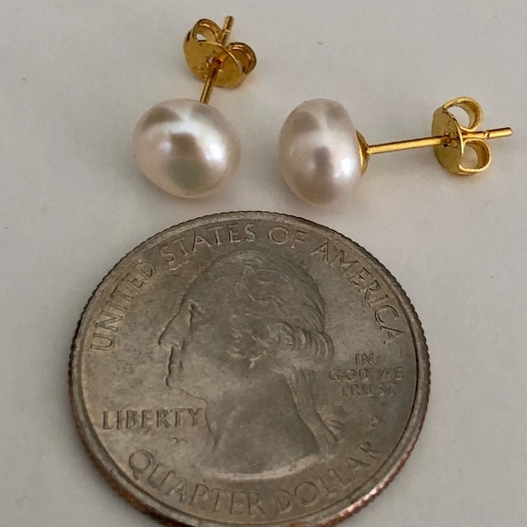 6-7mm White Freshwater Pearl Gold Plated Stud Earrings - Picture 4 of 5